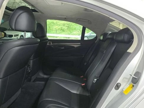 2013 Lexus LS 4th Gen - Image 13 of 17