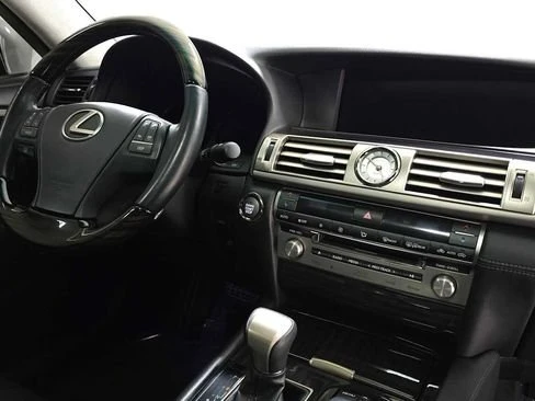 2013 Lexus LS 4th Gen - Image 8 of 17