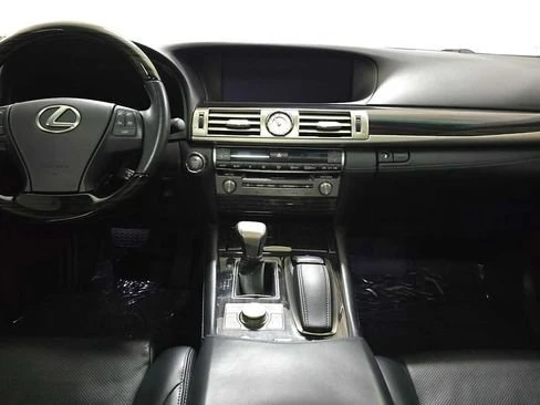 2013 Lexus LS 4th Gen - Image 15 of 17