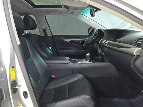 2013 Lexus LS 4th Gen - Image 7 of 17