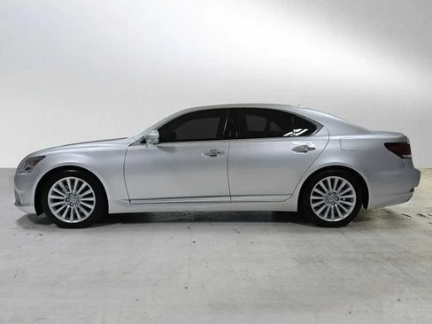 2013 Lexus LS 4th Gen - Image 5 of 17