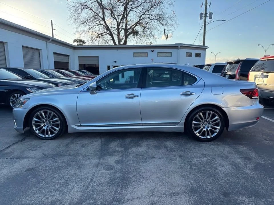 2013 Lexus LS 4th Gen - Image 11 of 20