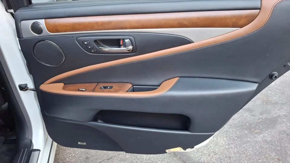 2013 Lexus LS 4th Gen - Image 19 of 20