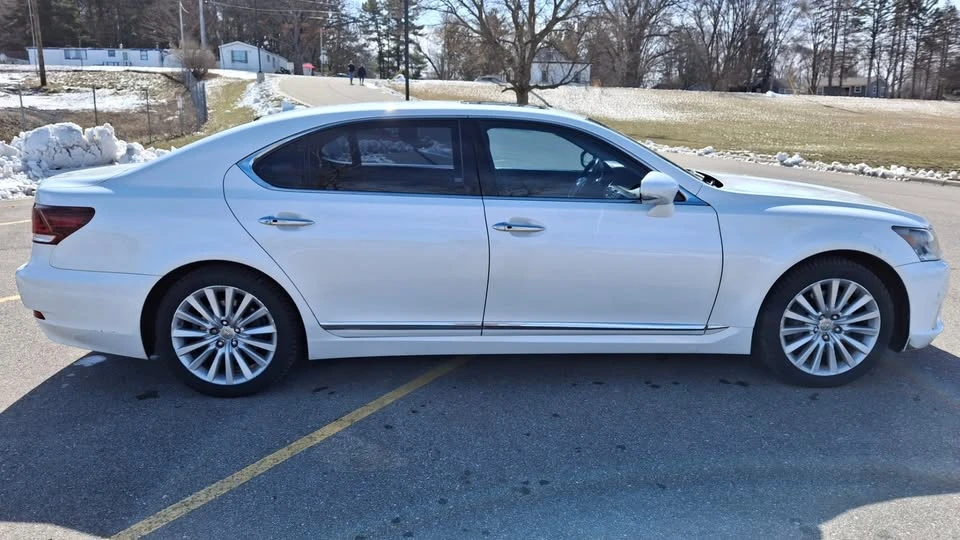 2013 Lexus LS 4th Gen - Image 5 of 20
