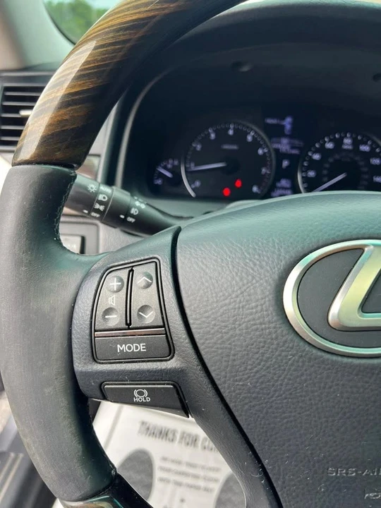2013 Lexus LS 4th Gen - Image 17 of 20