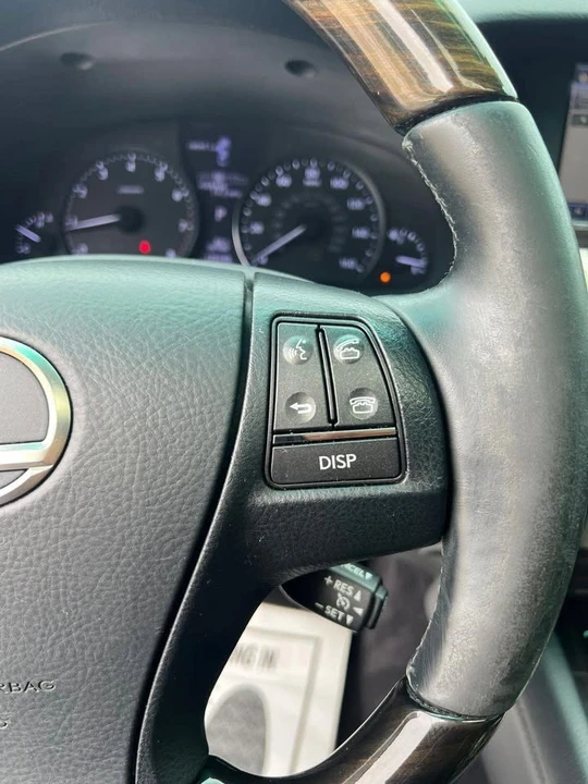 2013 Lexus LS 4th Gen - Image 18 of 20