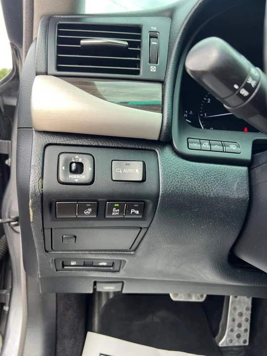 2013 Lexus LS 4th Gen - Image 16 of 20