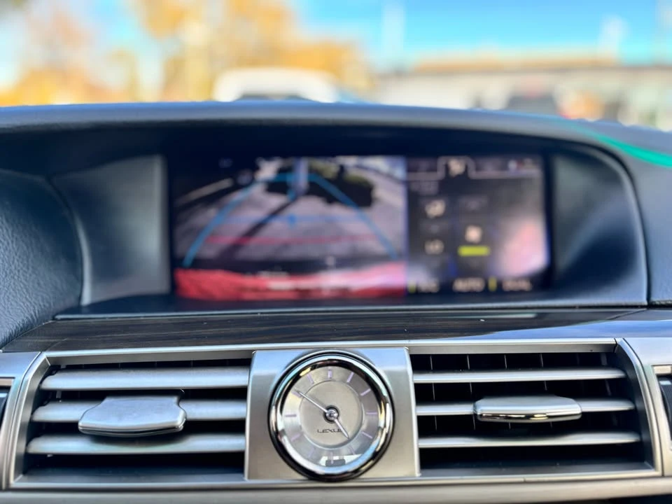 2013 Lexus LS 4th Gen - Image 16 of 20