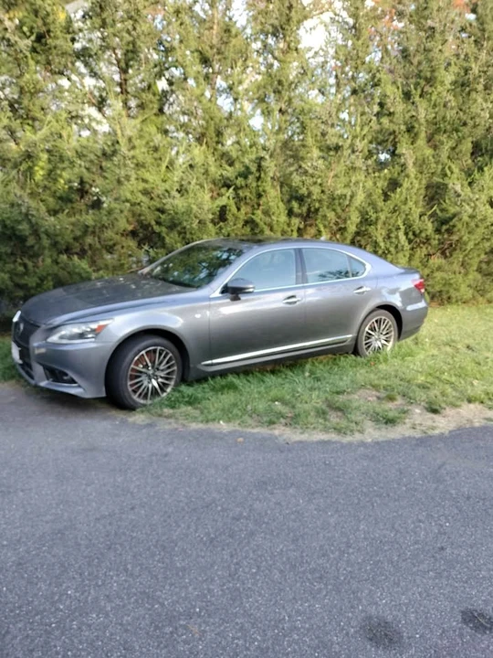 2013 Lexus LS 4th Gen - Image 9 of 16
