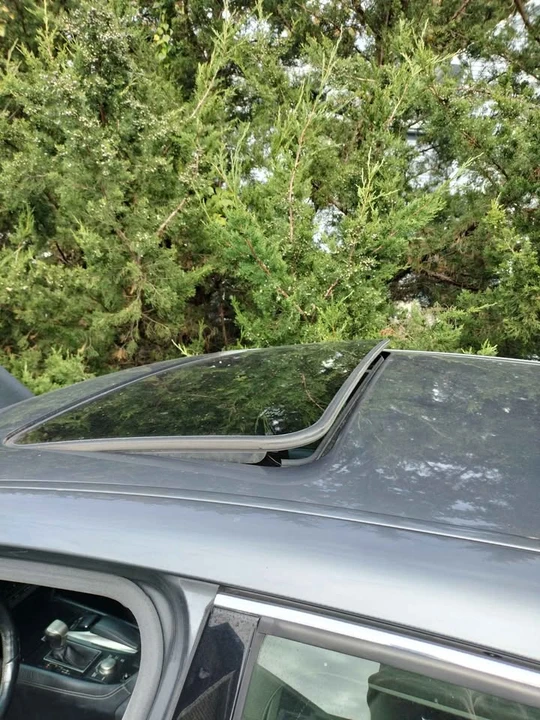 2013 Lexus LS 4th Gen - Image 15 of 16