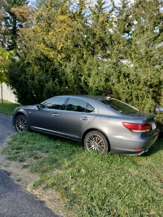 2013 Lexus LS 4th Gen - Image 10 of 16