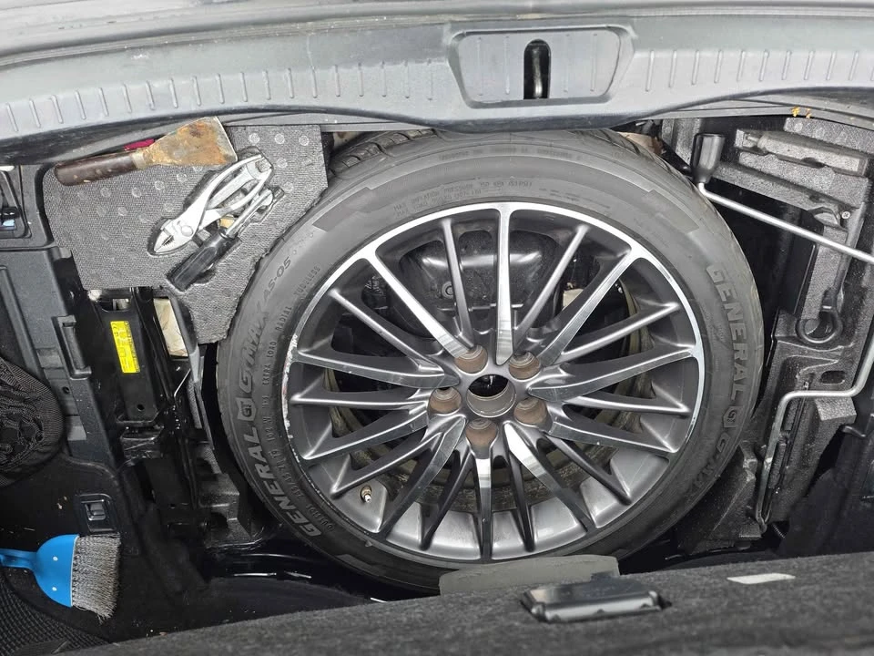 2013 Lexus LS 4th Gen - Image 11 of 20