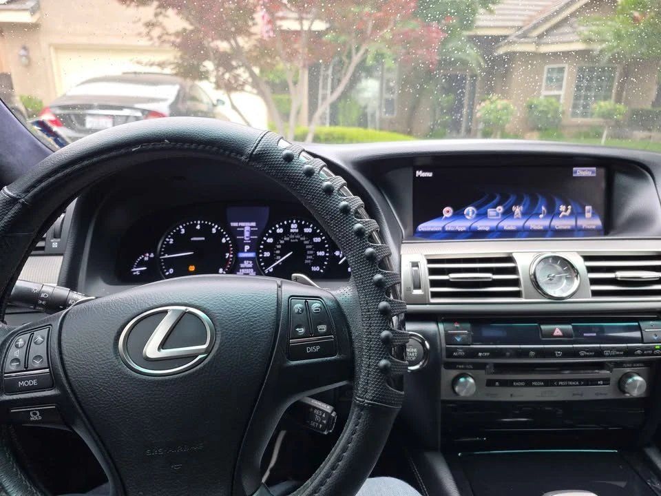 2013 Lexus LS 4th Gen - Image 18 of 20