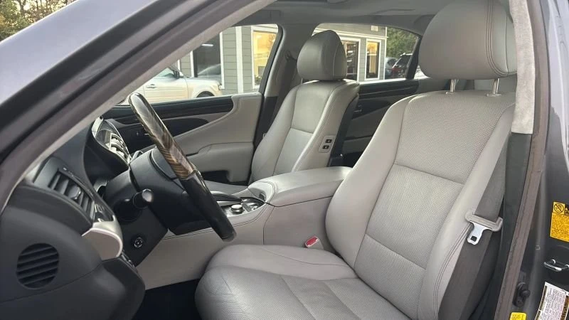 2013 Lexus LS 4th Gen - Image 13 of 20