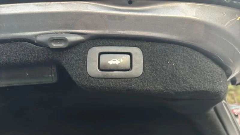 2013 Lexus LS 4th Gen - Image 19 of 20