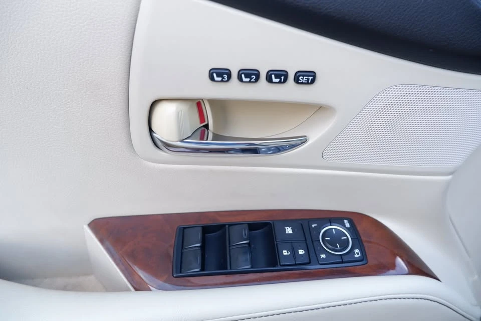 2013 Lexus RX 3rd Gen - Image 11 of 20