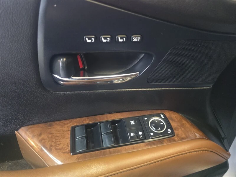 2013 Lexus RX 3rd Gen - Image 17 of 19