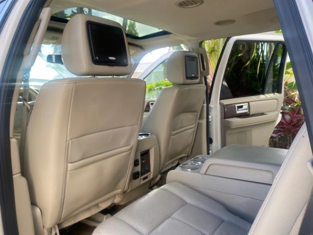 2013 Lincoln Navigator 3rd Gen - Image 15 of 21