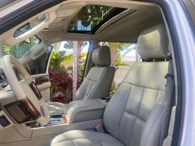 2013 Lincoln Navigator 3rd Gen - Image 11 of 21