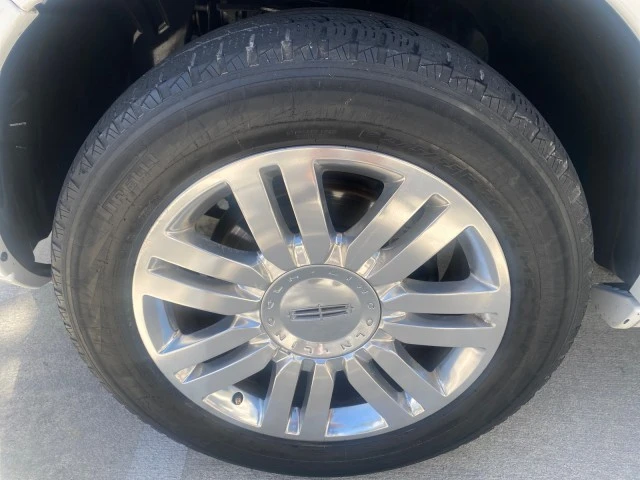 2013 Lincoln Navigator 3rd Gen - Image 20 of 21