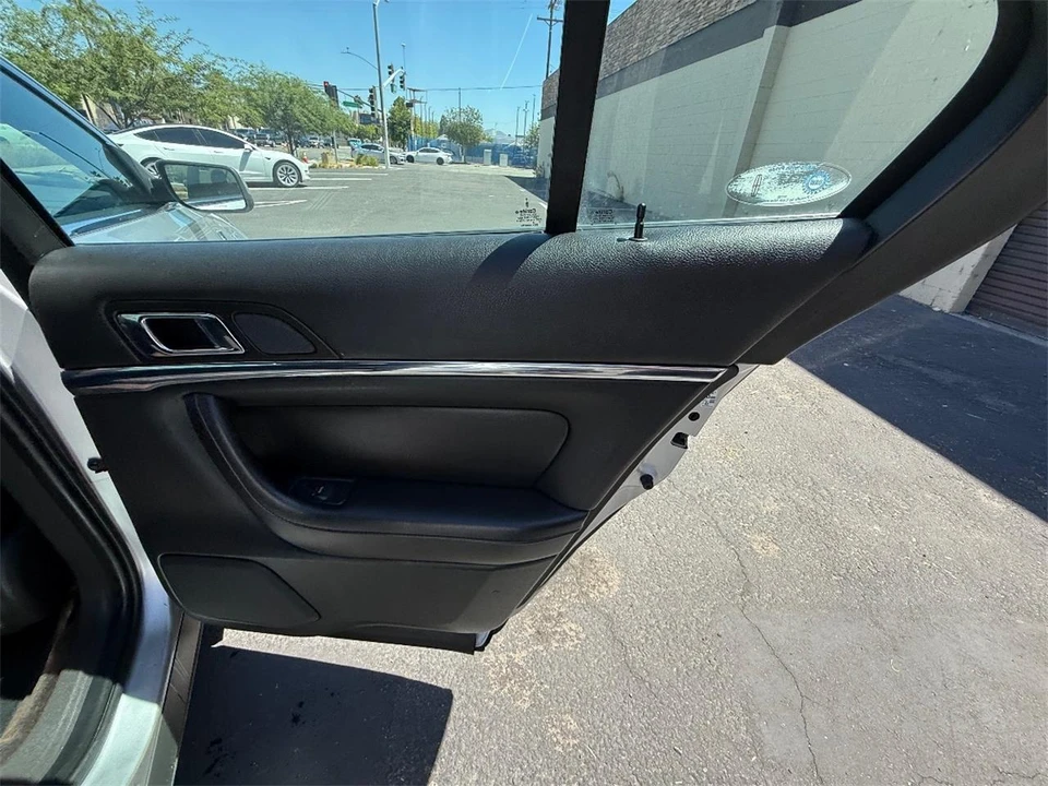 2013 Lincoln MKS - Image 19 of 27