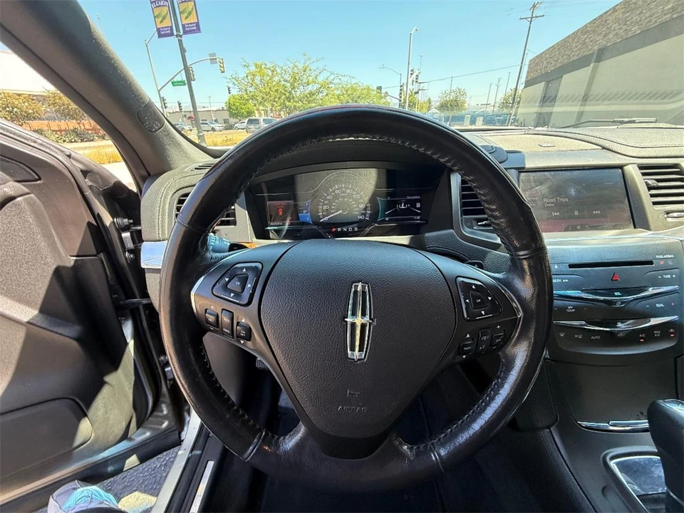 2013 Lincoln MKS - Image 22 of 27