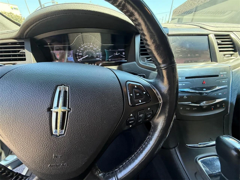 2013 Lincoln MKS - Image 26 of 27