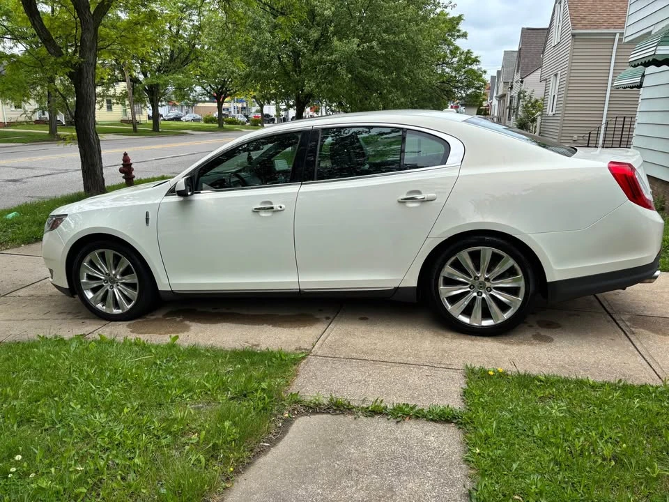 2013 Lincoln MKS - Image 2 of 14