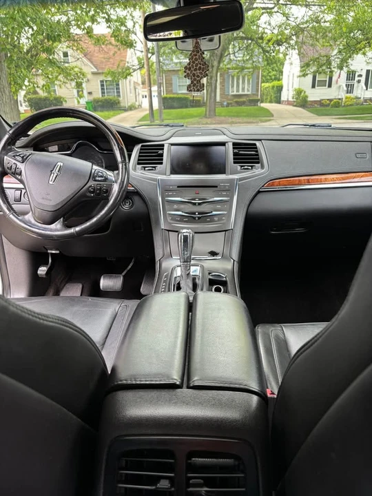 2013 Lincoln MKS - Image 9 of 14