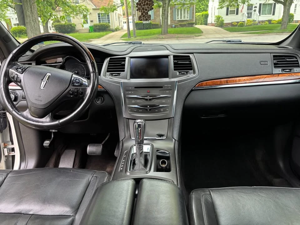 2013 Lincoln MKS - Image 10 of 14