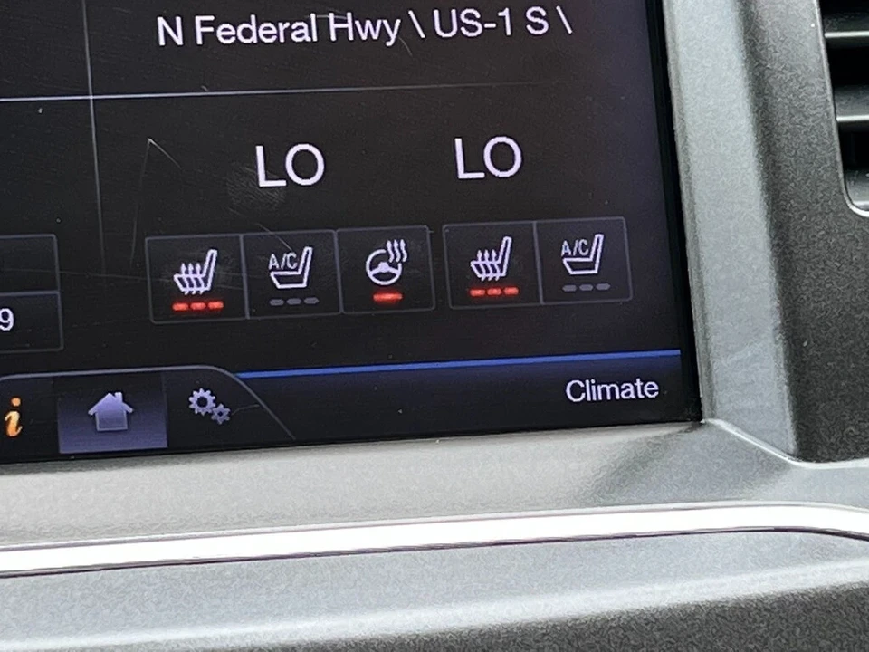2013 Lincoln MKS - Image 11 of 21