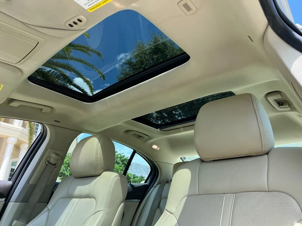 2013 Lincoln MKS - Image 9 of 21