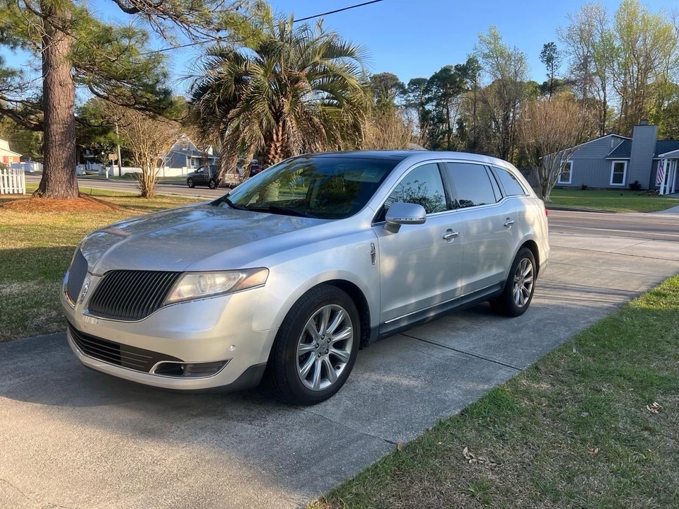 2013 Lincoln MKT - Image 2 of 12