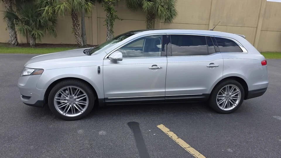 2013 Lincoln MKT - Image 2 of 20