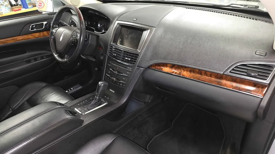 2013 Lincoln MKT - Image 13 of 20
