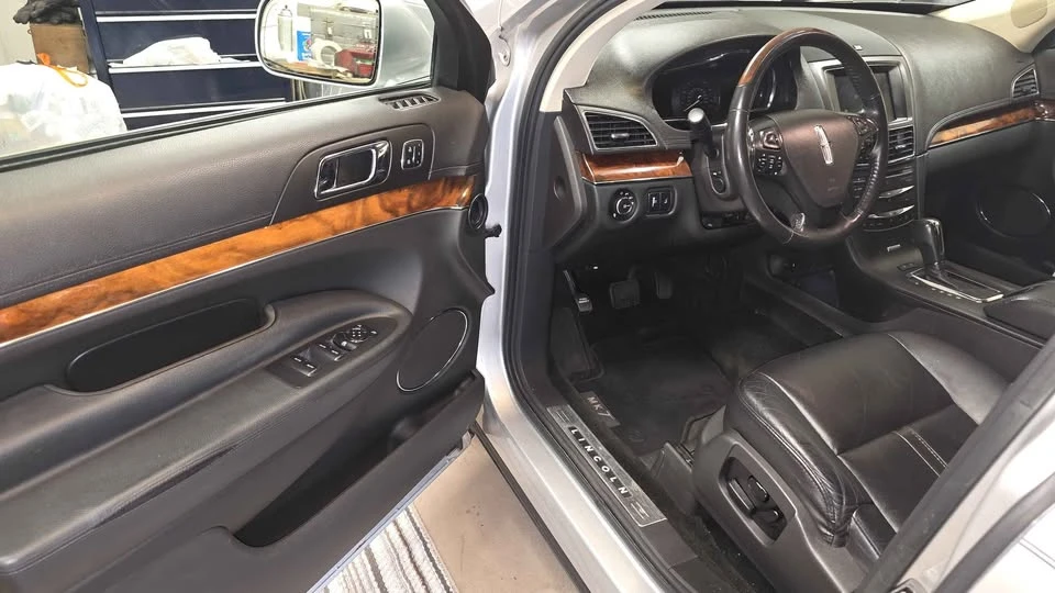 2013 Lincoln MKT - Image 11 of 20