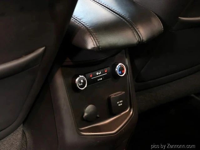 2013 Lincoln MKT - Image 18 of 21