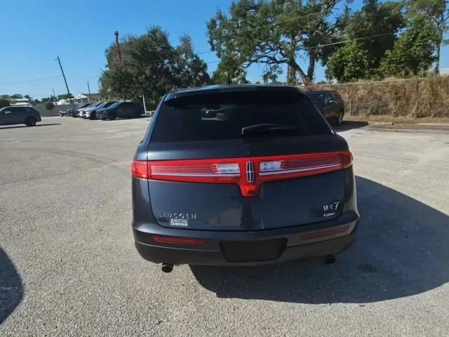 2013 Lincoln MKT - Image 2 of 5
