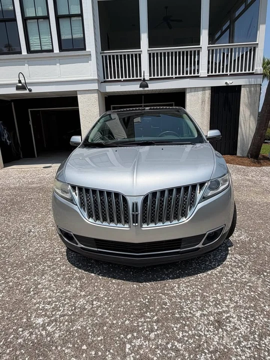 2013 Lincoln MKX - Image 2 of 16