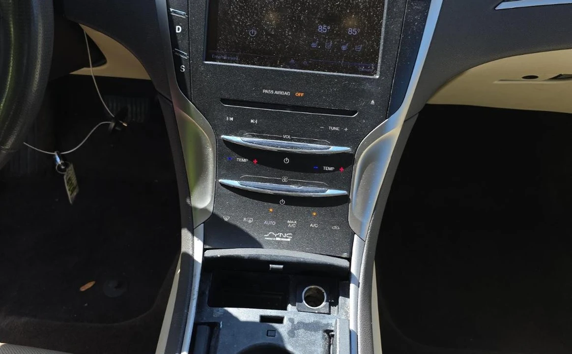 2013 Lincoln MKZ - Image 10 of 13