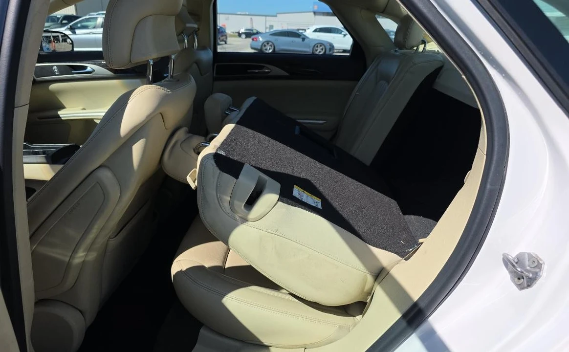 2013 Lincoln MKZ - Image 11 of 13