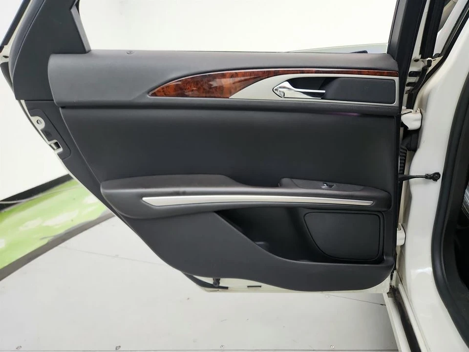 2013 Lincoln MKZ - Image 24 of 31