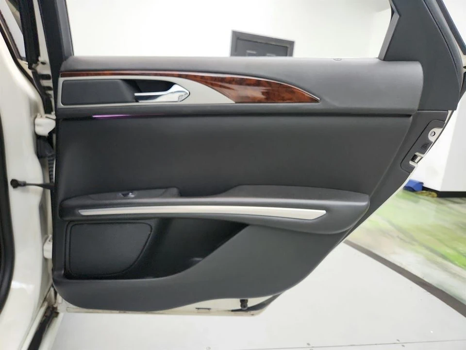 2013 Lincoln MKZ - Image 28 of 31