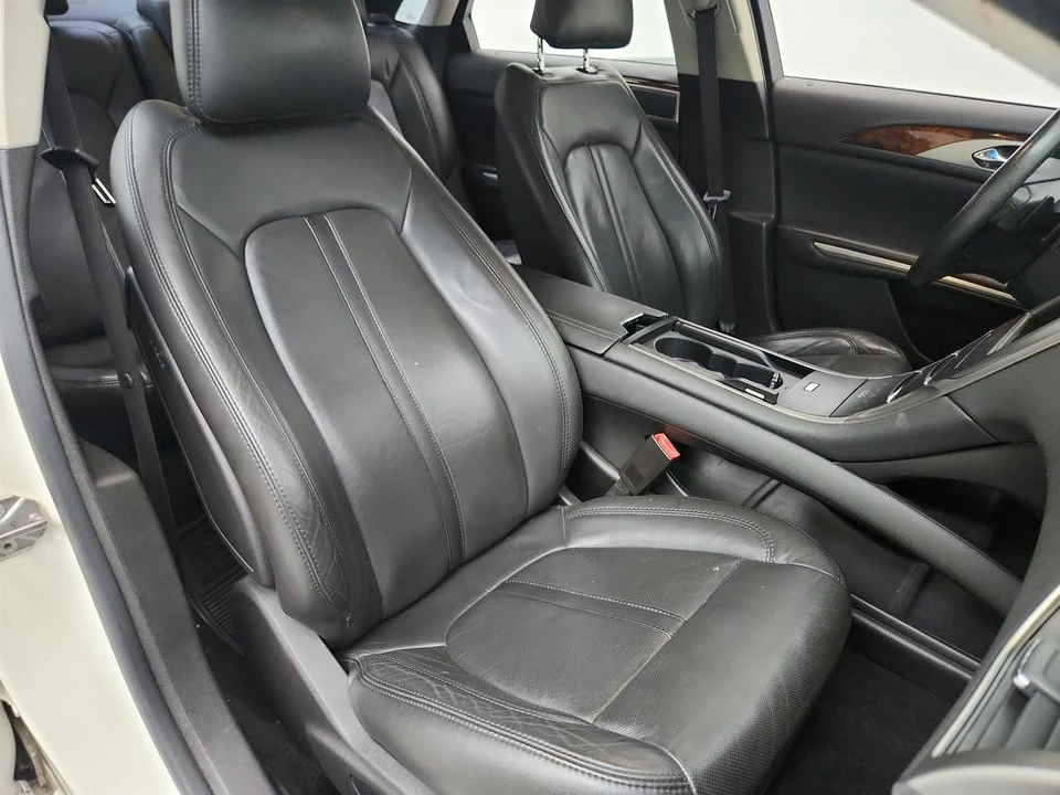 2013 Lincoln MKZ - Image 25 of 31