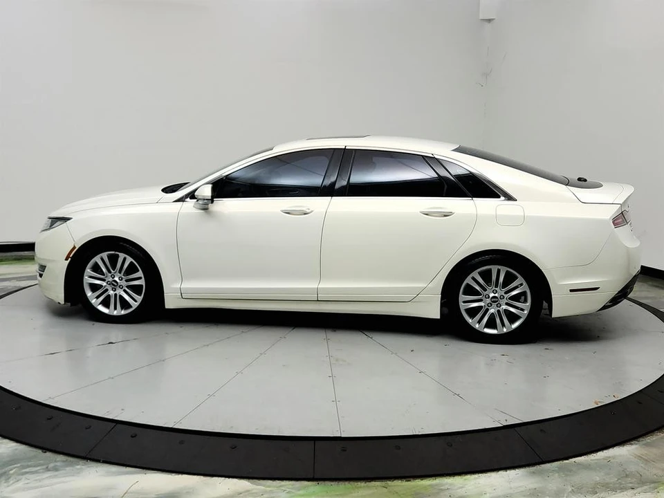 2013 Lincoln MKZ - Image 8 of 31