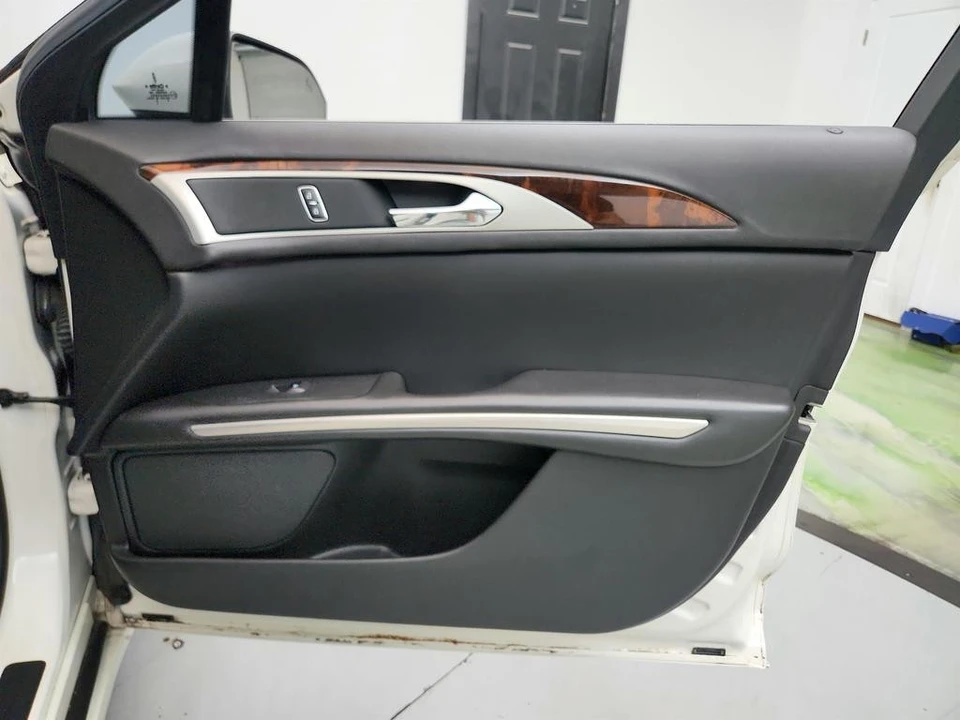 2013 Lincoln MKZ - Image 26 of 31