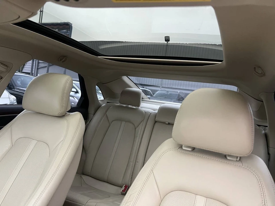 2013 Lincoln MKZ - Image 11 of 17