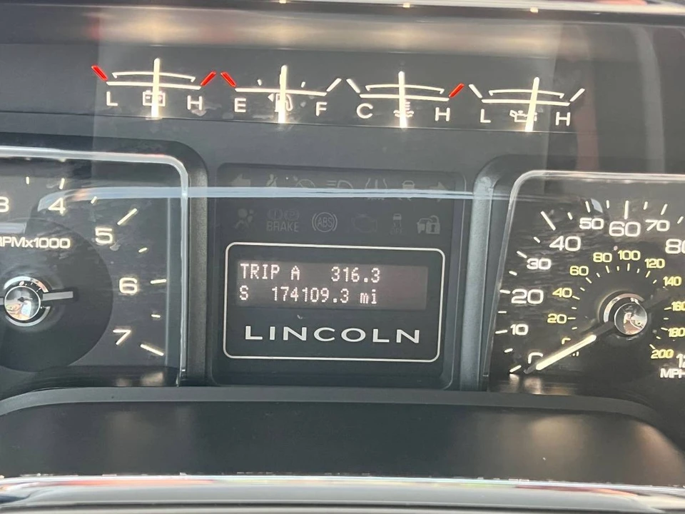 2013 Lincoln Navigator 3rd Gen - Image 2 of 20