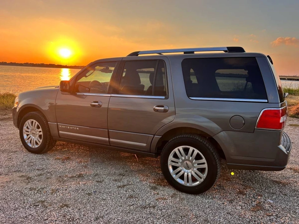 2013 Lincoln Navigator 3rd Gen - Image 15 of 20