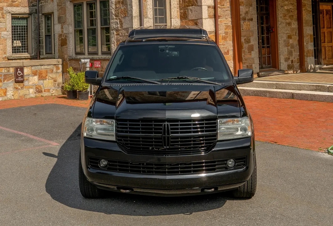 2013 Lincoln Navigator 3rd Gen - Image 2 of 6